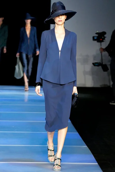 Look 19